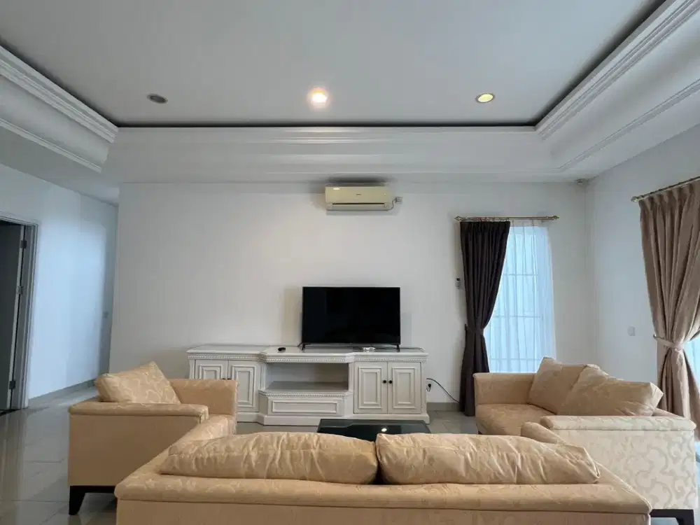 Rumah Mewah Fully Furnished dengan Private Swimming Pool, De Park, BSD