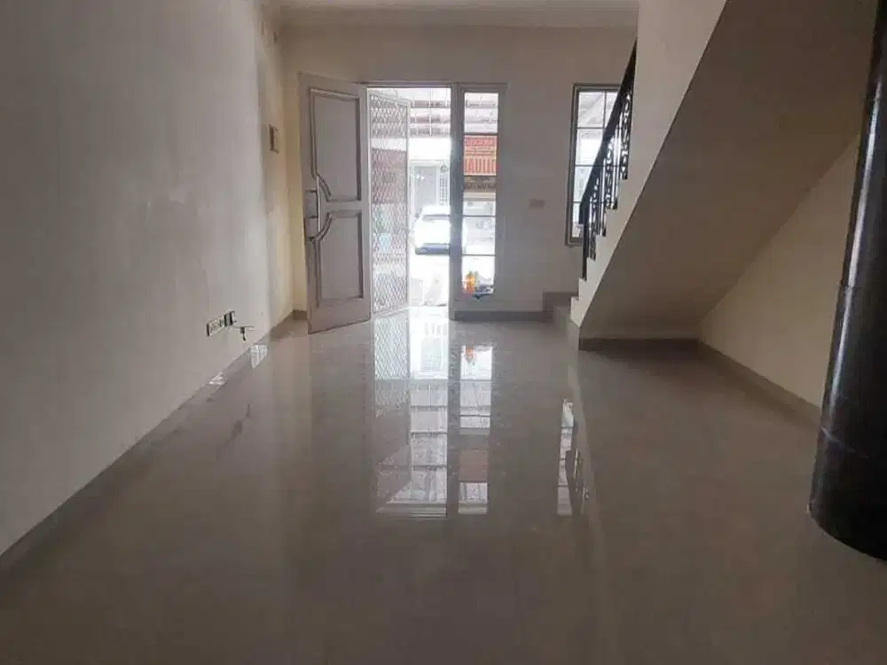 Disewakan Rumah Siap Huni Dekat Danau West Europe 4x15m, Green Lake