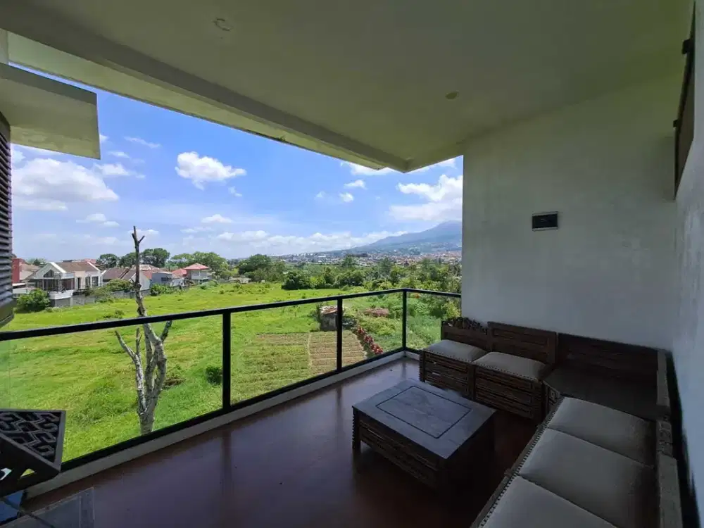 DIJUAL VILLA MEWAH di Perum Royal Garden Regency, Pandanrejo - Batu