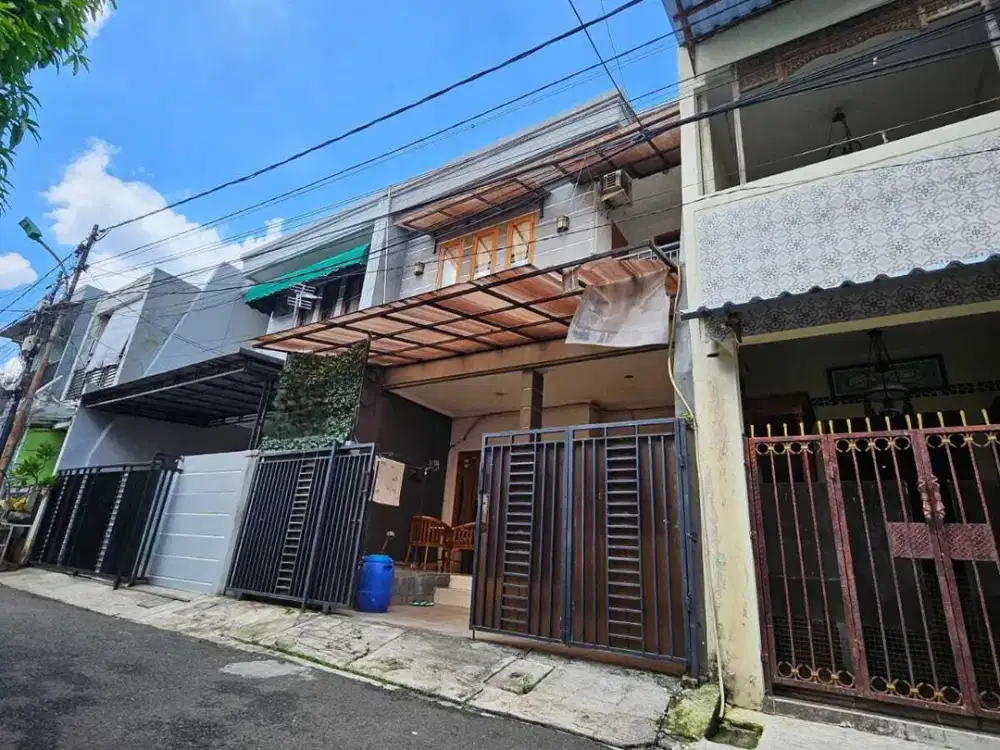 Dijual Rumah Semi Furnished dan Bagus di Komplek Abadi Duren Sawit