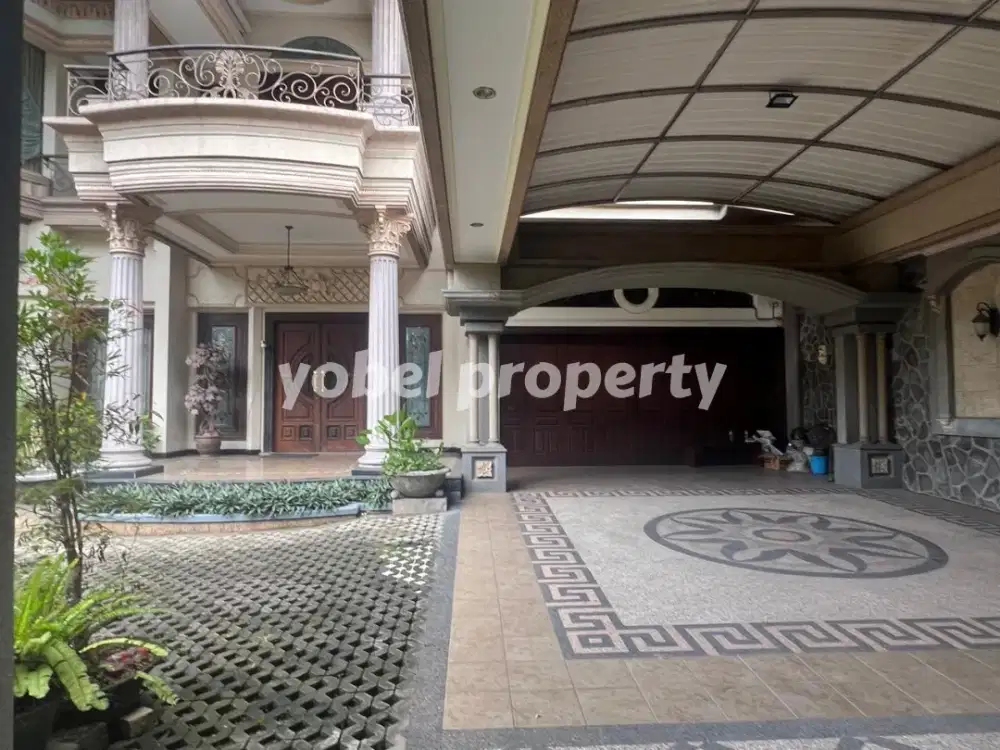 RUMAH LUX MODEL KLASIK BINTANG DIPONGGO PAKIS SURABAYA