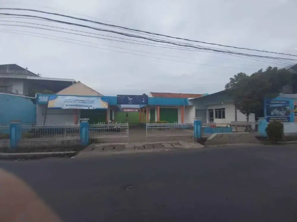 Dijual Murah Bangunan Komersial ex Sekolah Tanah Luas di Arcamanik Bdg