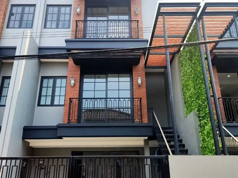 RUMAH MEWAH DI SWARNABHUMI RESIDENCE CILANDAK DEKAT STASIUN MRT