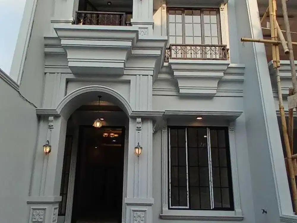 Rumah 2 lantai eksklusif