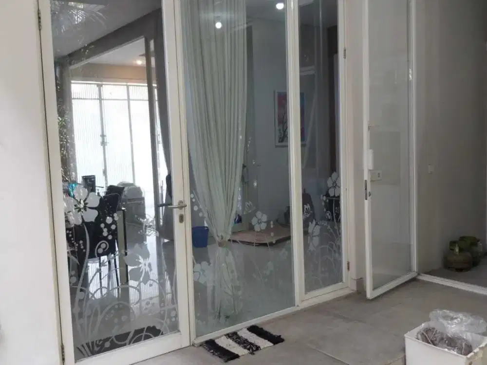 disewakan cepat rumah di pakuwon indah