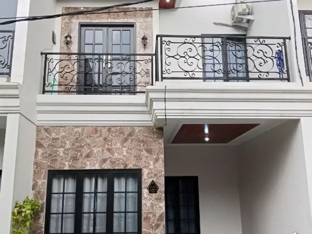 Rumah Klasik Dekat Stasiun LRT Harjamukti dan Cibubur Jaktim