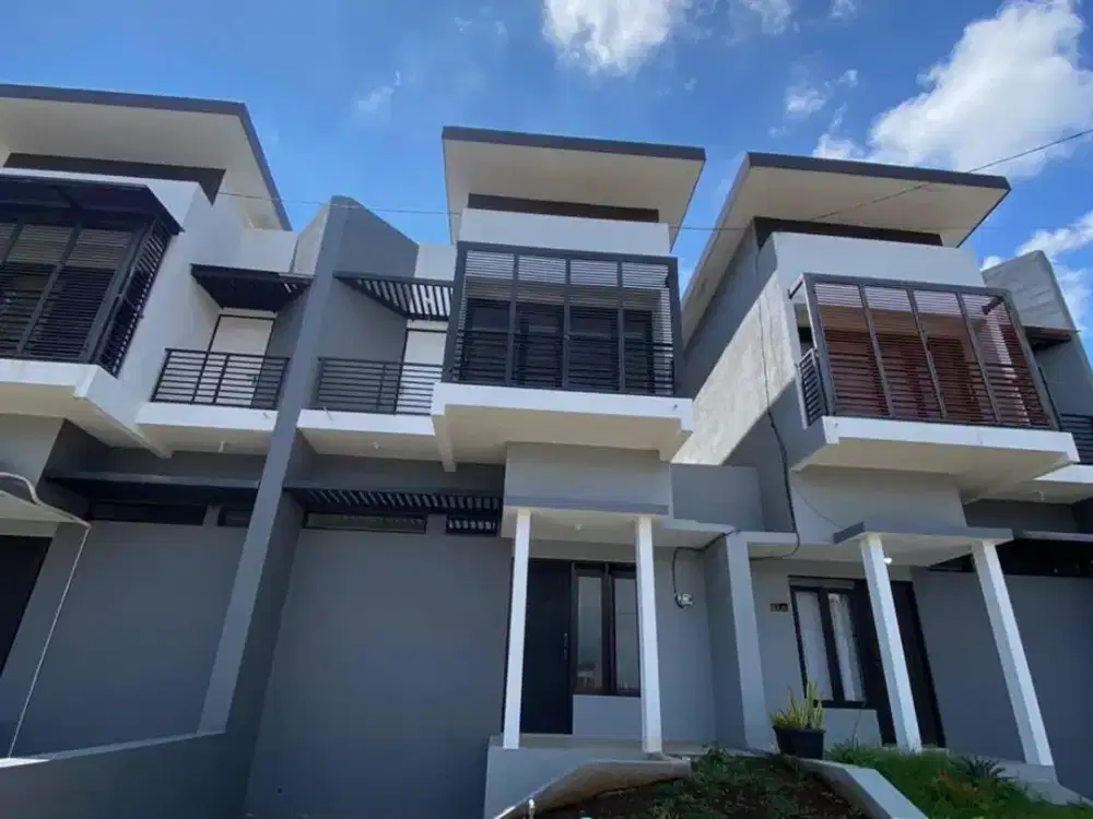 Rumah 2 lantai siap huni lokasi poros jalan di dekat wisata batu