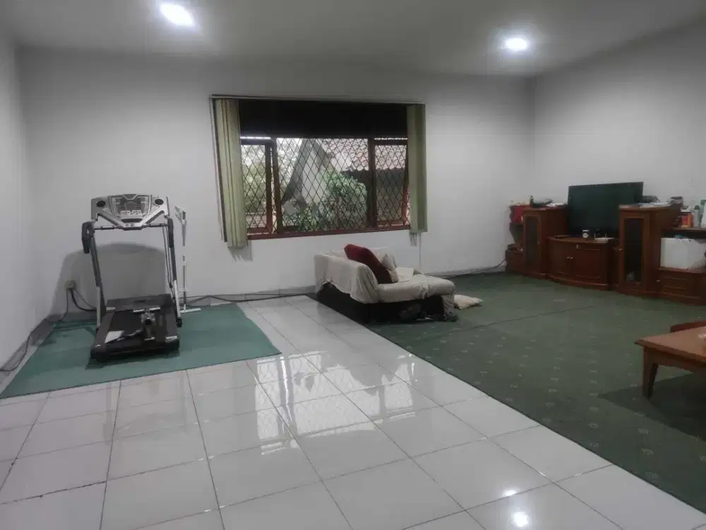 DIjual MURAH Rumah luas strategis di area Kacapiring