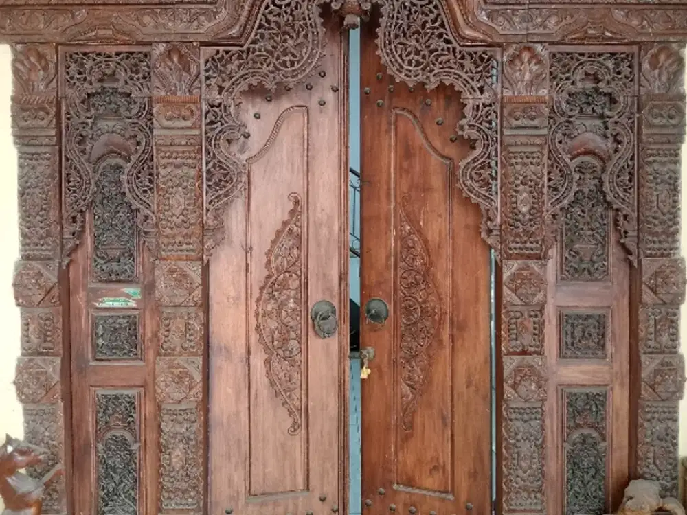 Rumah Ukiran Jepara di Taman Wisma Asri, Bekasi Utara