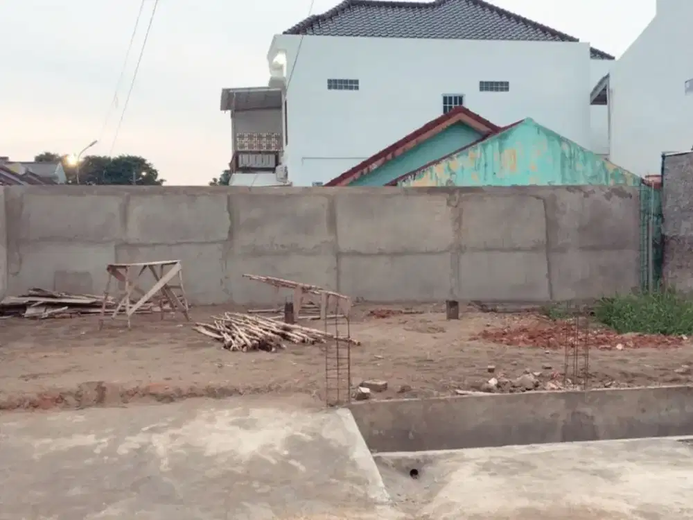 Tanah bagus di seberang YPAC - Yuka Sukatani