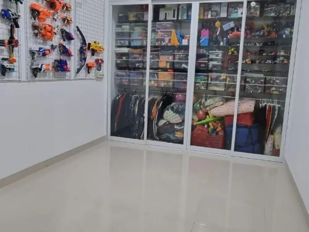 DIJUAL RUMAH RAPI 2 LANTAI SIAP HUNI