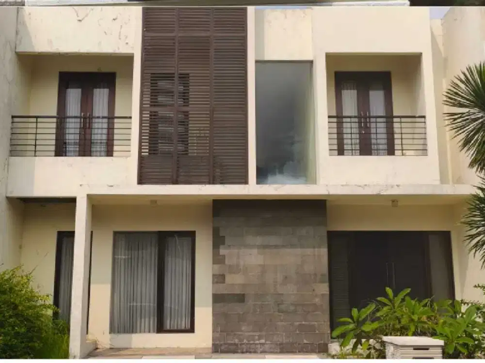 Rumah The Mansion Pakuwon Indah