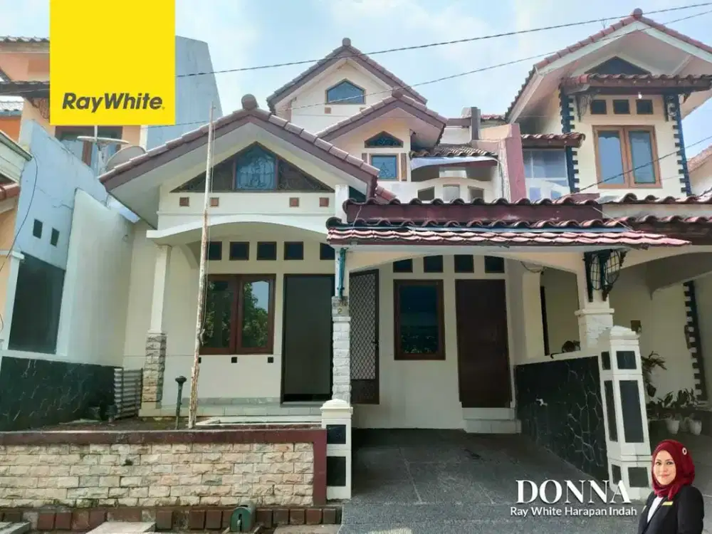 Rumah Depan Taman di Pesona Khayangan, Depok