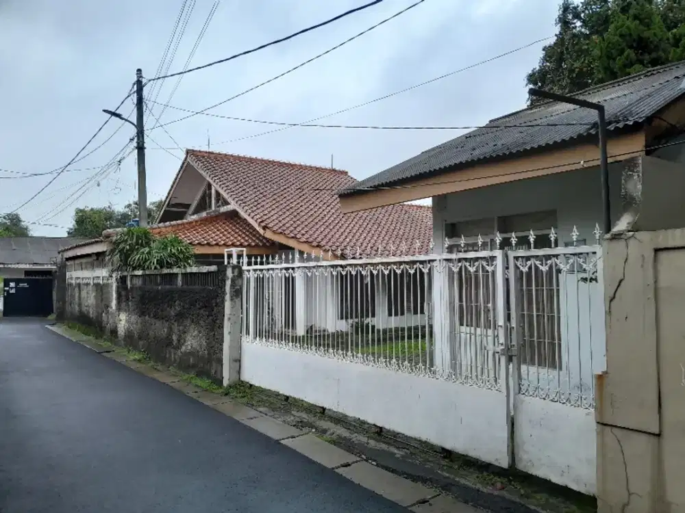 Rumah 530 m² Garasi 2 Mobil Carport 6 Mobil
