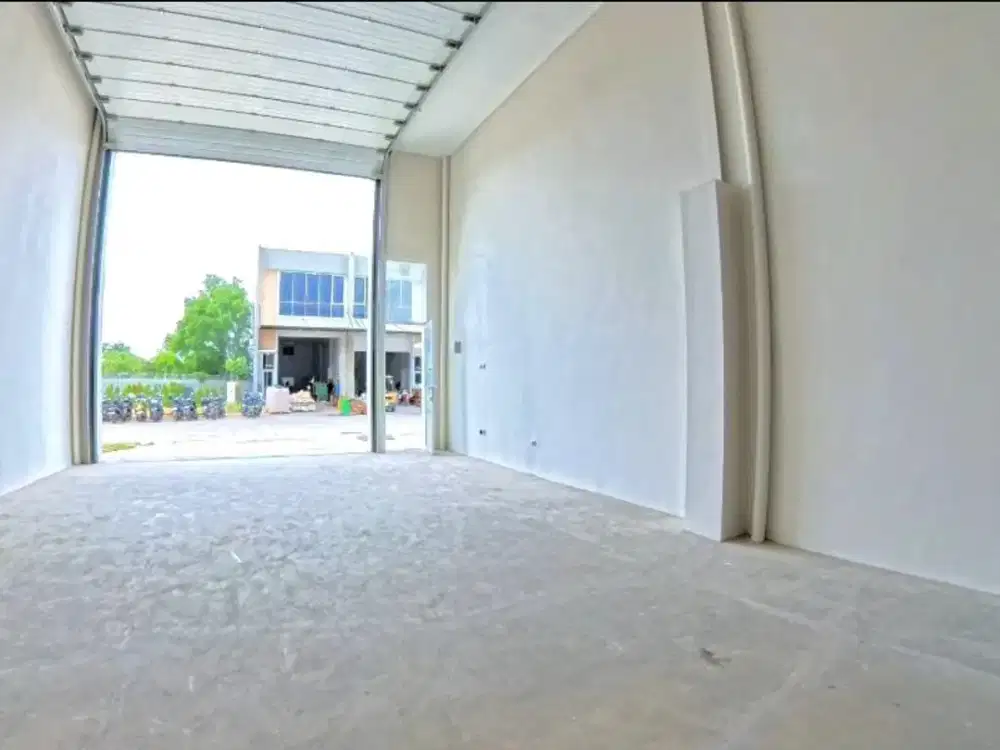 Gudang Pulogadung di luar kawasan industri Jakarta Timur