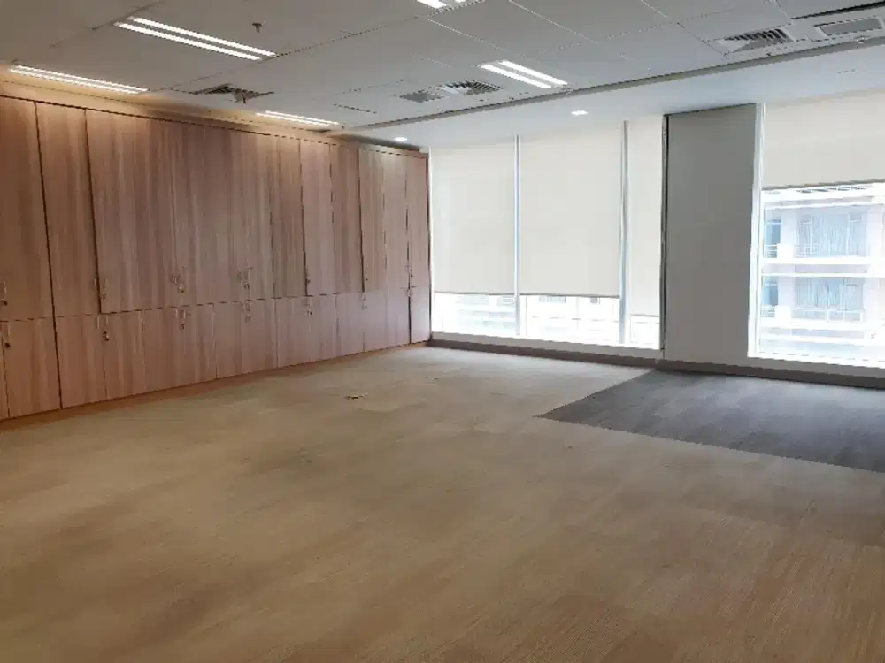 Sewa Office Space di Sudirman Centre Luas 400m² Open Space
