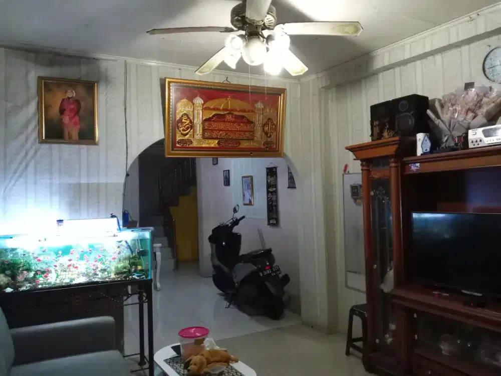 Di jual rumah 2 lantai di jagakarsa bebas banjir