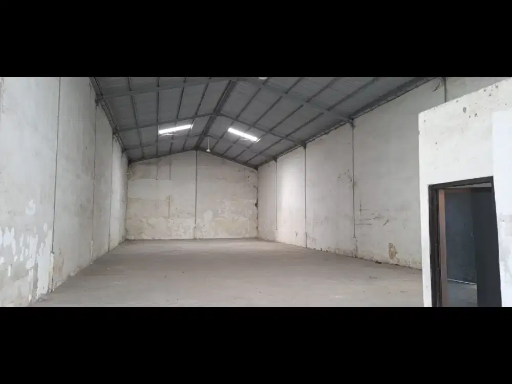 Gudang Tritan Taman Jemundo Luas