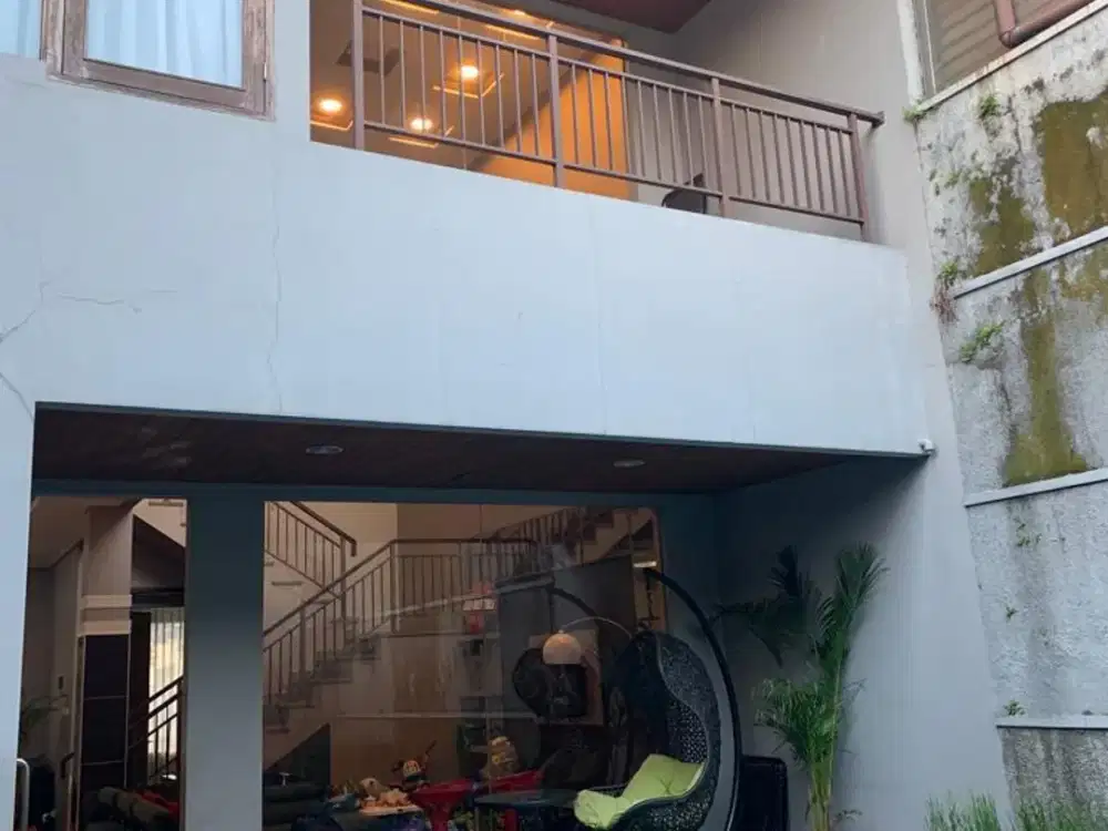 Rumah LUX Batununggal Indah ada Kolam Renang