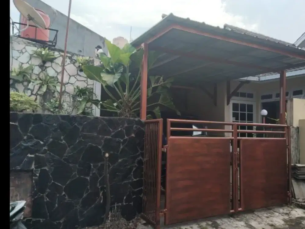 Di jual cepat dan murah rumah Vila Melati Mas