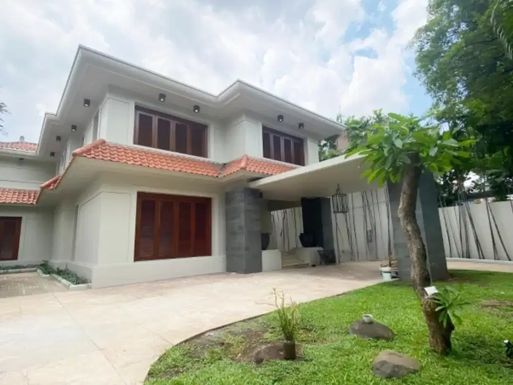 Sewa Rumah Mewah dan Luas di Area Eksklusif Menteng
