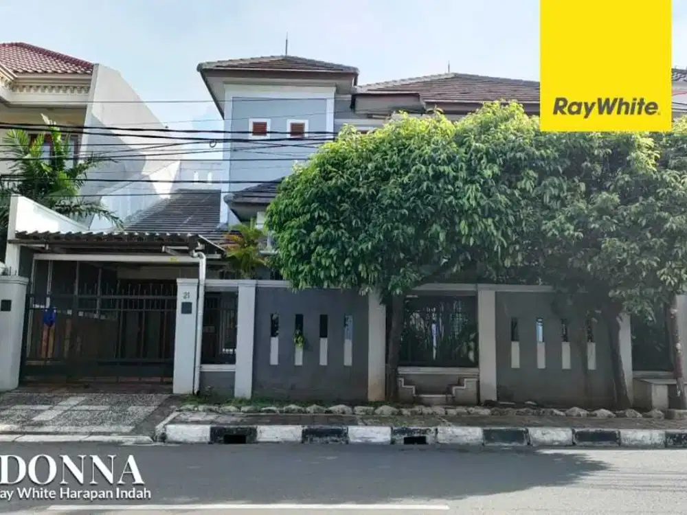 Rumah Bagus di Rawamangun Row Jalan Lebar