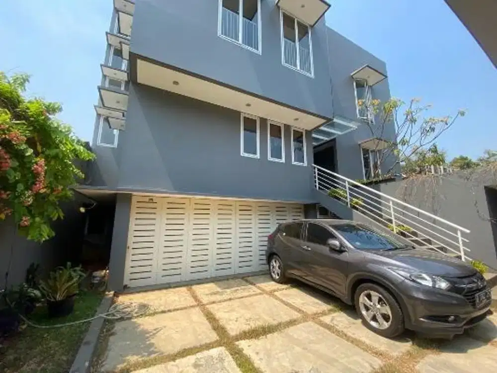 Disewa Modern House With Beautiful Swimming Pool, Terrace, In Senopati