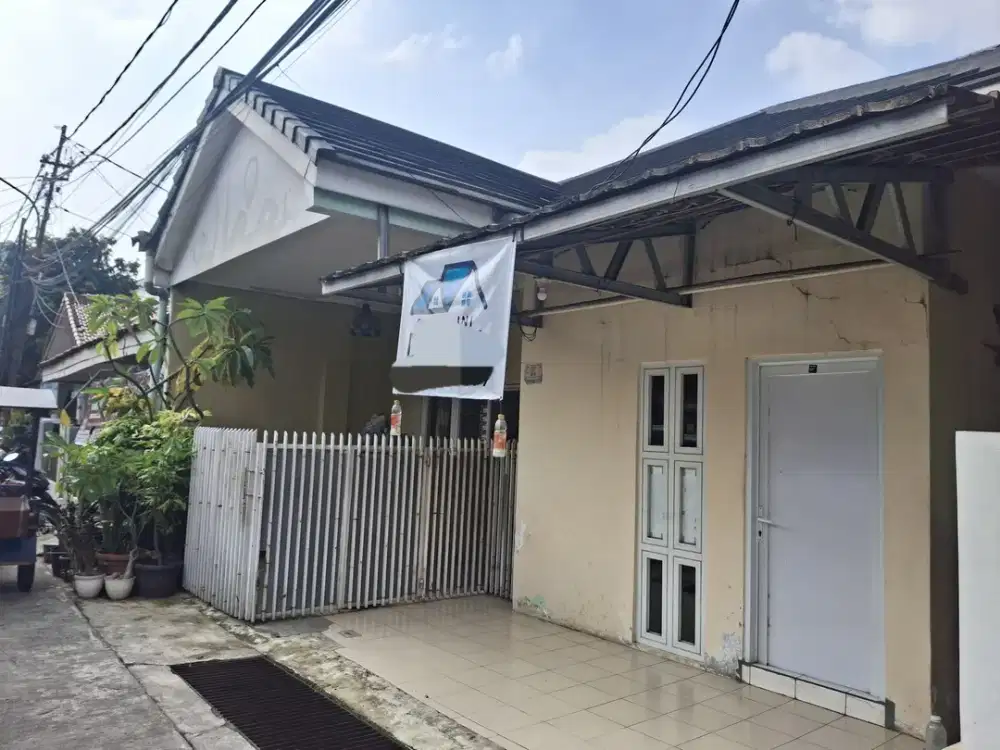 Dijual Rumah Pinggir Jalan Muat 2 Mobil Lokasi Srategis