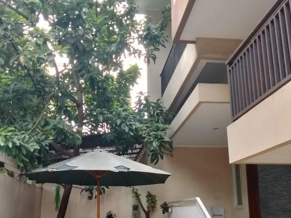 DIJUAL RUMAH 2 LANTAI BOULEVARD CITRA 2