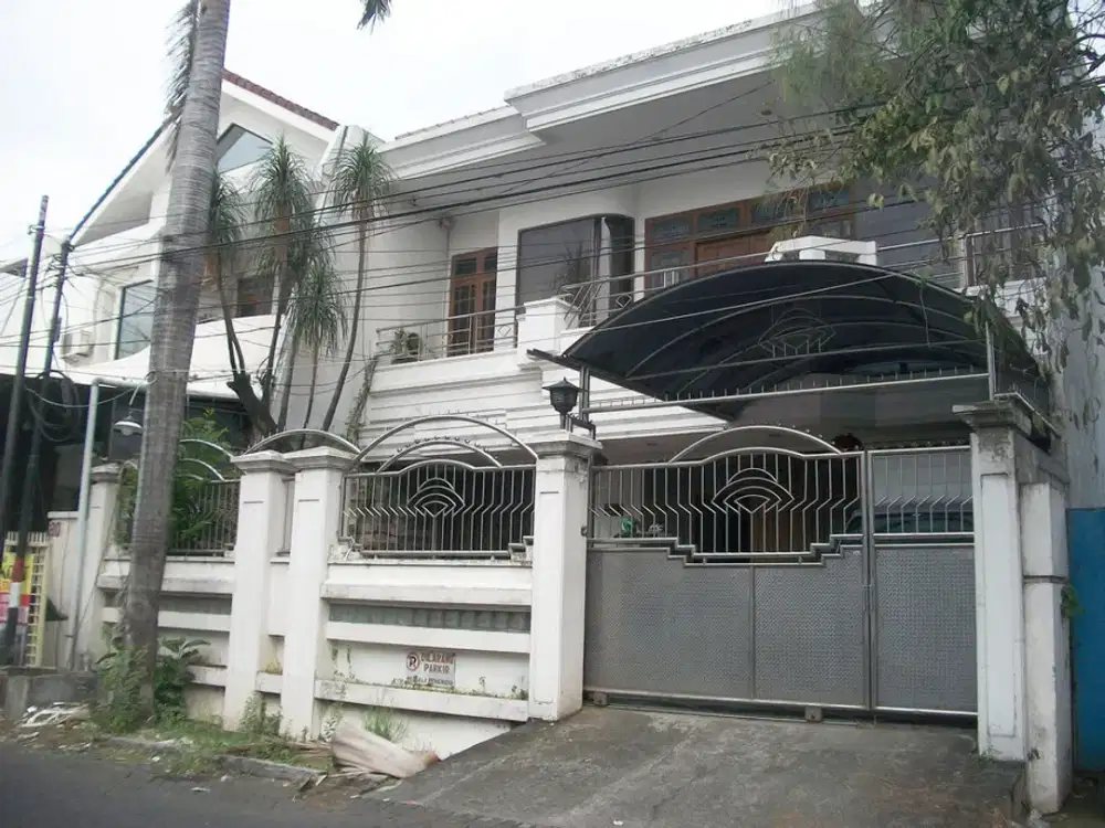Rumah di Darmo Permai Selatan