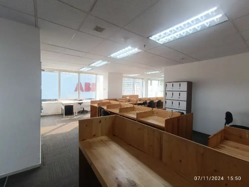 SEWA KANTOR DI SUDIRMAN JAKARTA SELATAN 114M² FURNISH 250K