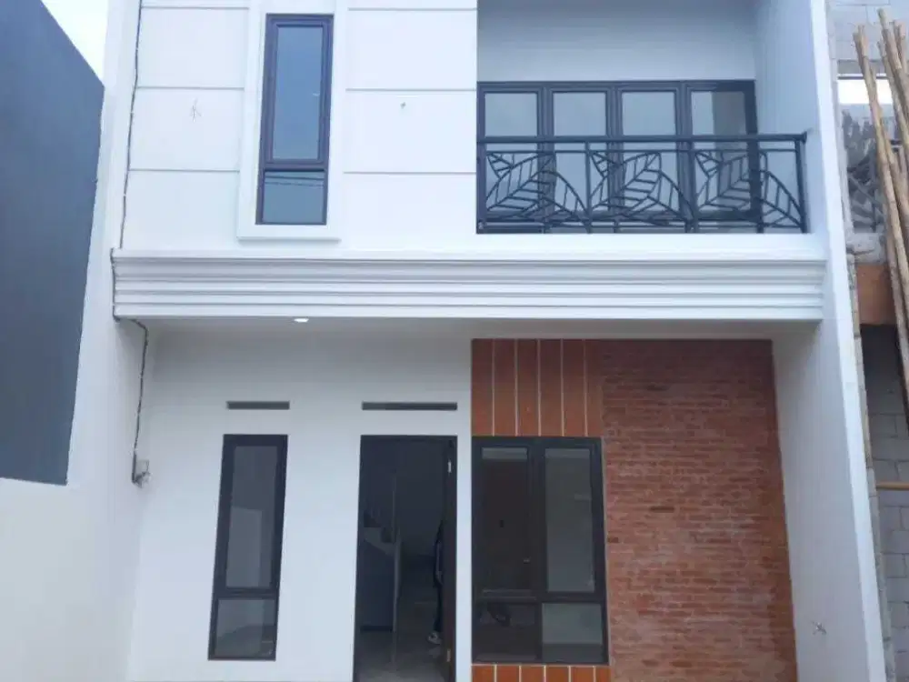 Rumah 2 lantai berdesain Bali modern