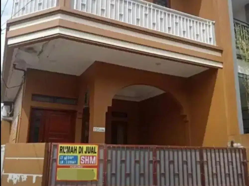 Rumah HOEK  cantik terawat di condet, siap huni