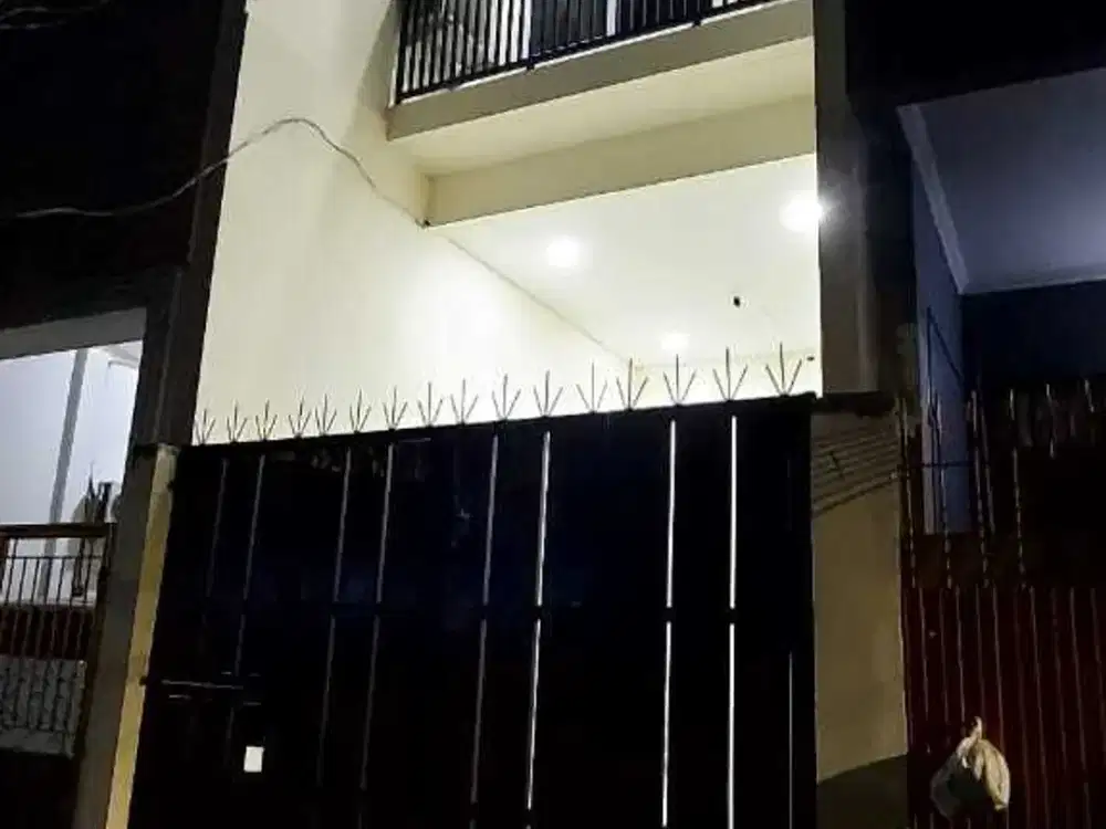 Dijual Rumah 2,5 Lantai Full Furnished SHM di Makaliwe Jakarta Barat