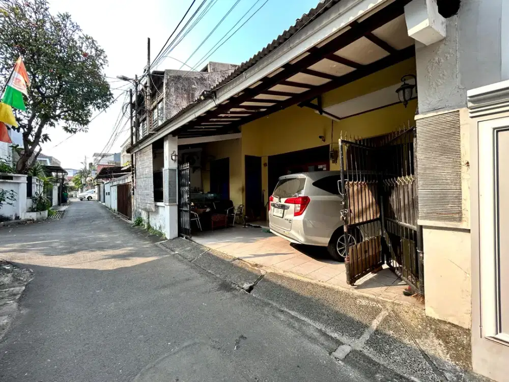 Dijual Rumah Lokasi Strategis di Daerah Tebet!