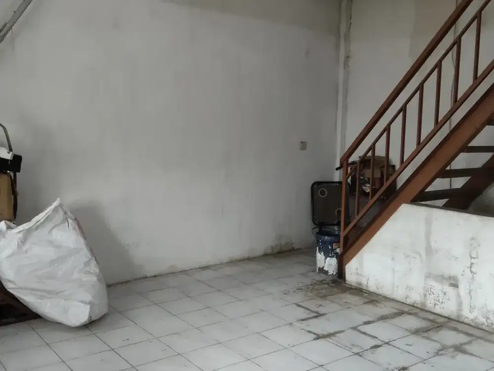 Dijual Cepat! Ruko 3½ Lantai Strategis di Kebayoran Lama