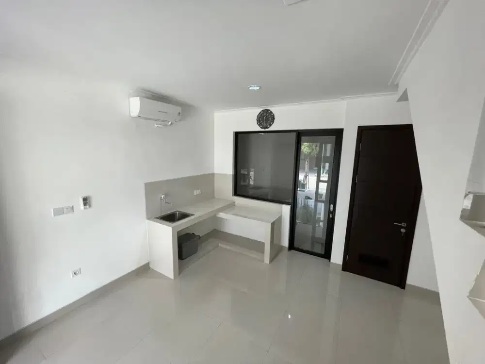 Sewa Rumah PIK 2 uk 4,5x10 2 Kamar ada AC dan Gorden 35 Juta saja