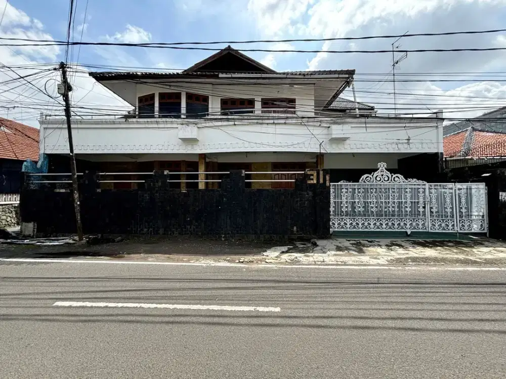 DIJUAL RUMAH LOKASI SANGAT STRATEGIS, AKSES JLN 3 MOBIL, DAERAH TEBET!