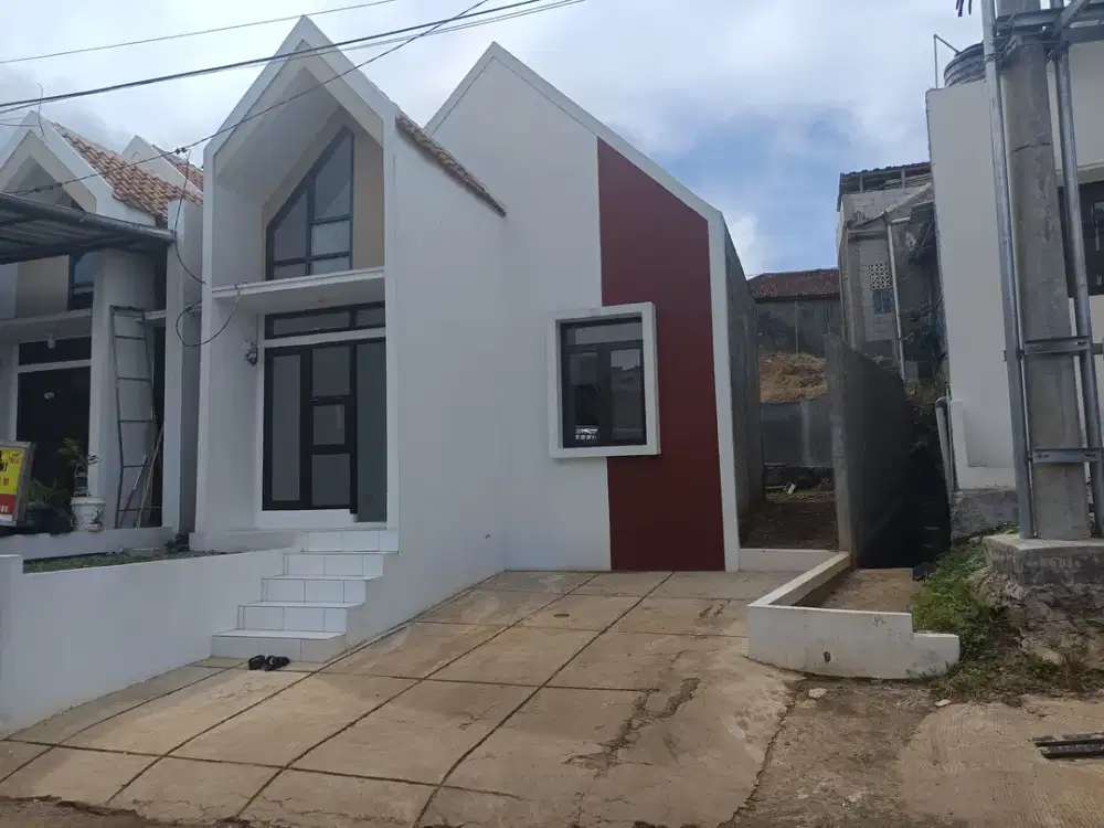 Rumah strategis pinggir jalan