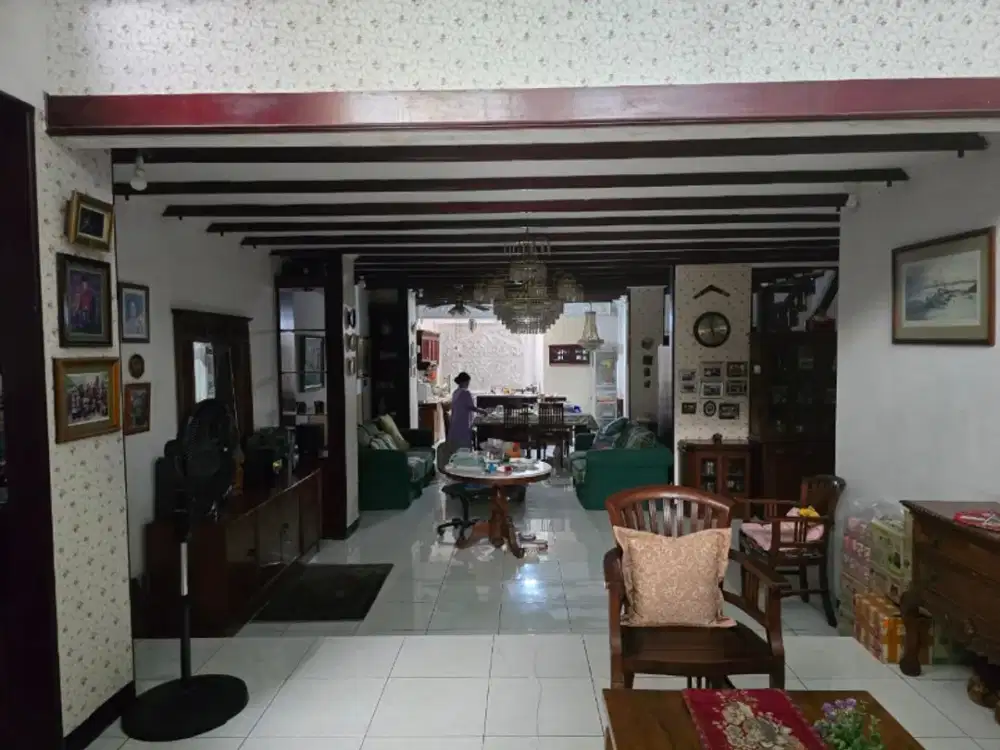 DIJUAL RUMAH HITUNG TANAH DI SENOPATI JAKARTA SELATAN