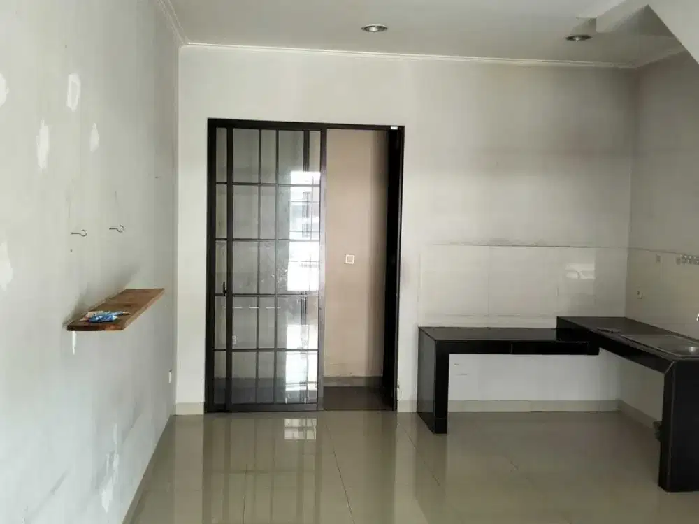 Disewakan Rumah East Asia Green Lake City 4x12m, 3AC Siap Huni