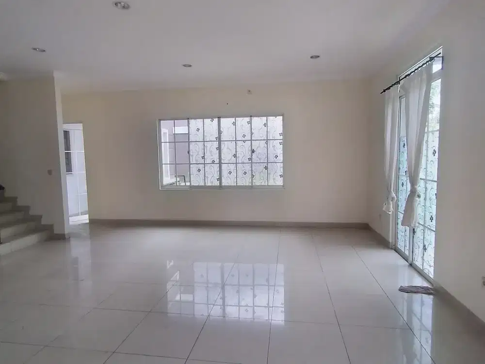 Disewakan Rumah ada Kitchen Set di Cluster Europe Green Lake City