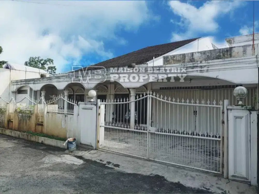 RUMAH LUAS LOKASI STRATEGIS TENGAH KOTA DI TAMAN POLONIA MEDAN (FB)