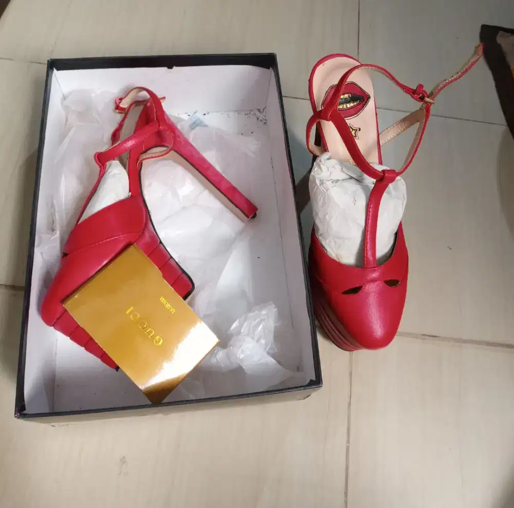 Jual sepatu wanita higheels merk GUCCI