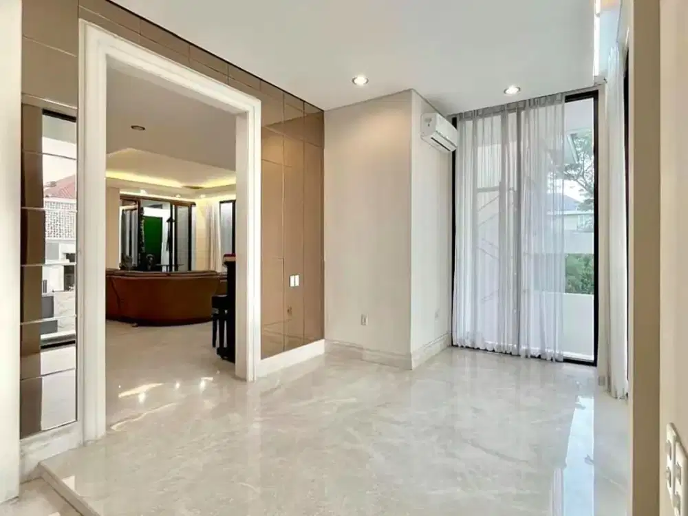 4 Lantai Rumah South Emerald Mansion Citraland Surabaya Barat