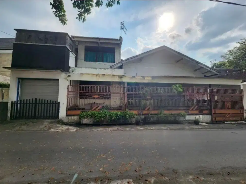 Rumah 2Lt Strategis Dekat Stadion Manahan