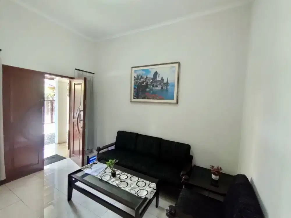 JUAL RUMAH CANTIK SIAP HUNI DI BATUNUNGGAL