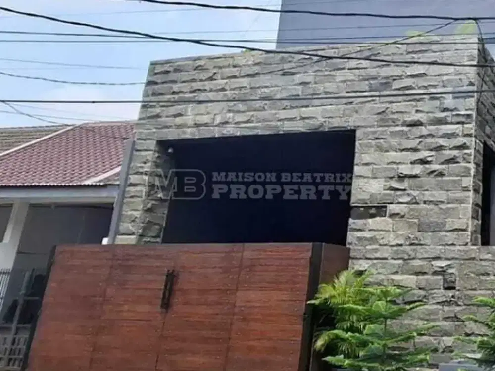 DI JUAL RUMAH CANTIK  + ROOFTOP SIAP HUNI LOKASI STRATEGIS DI GRIYA JA