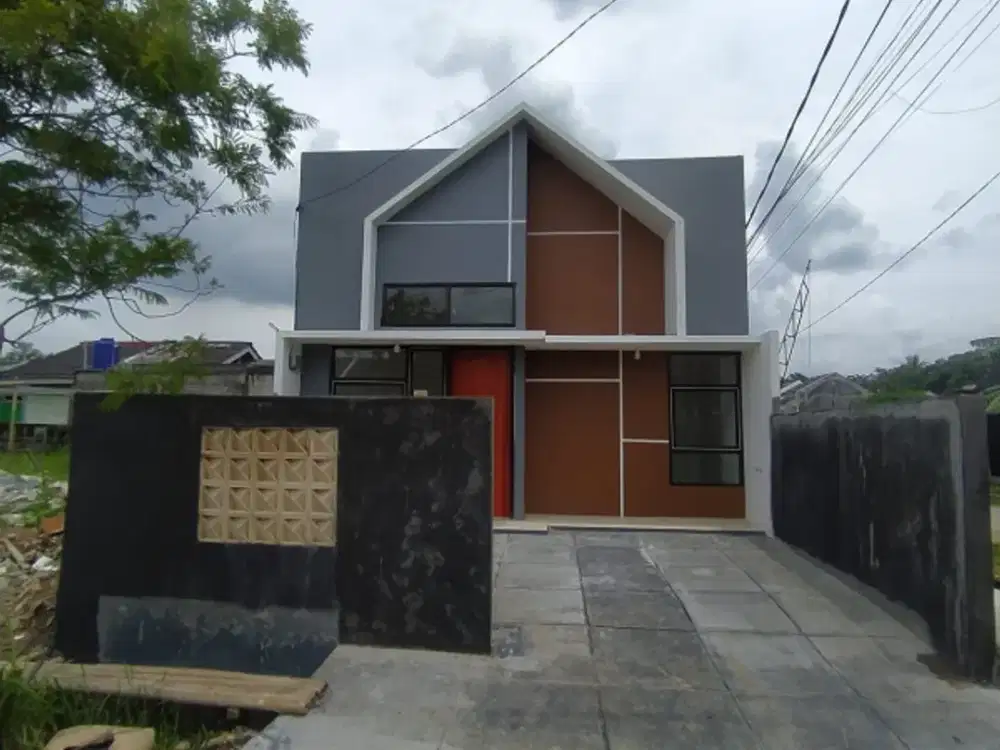 Rumah strategis di jalan boulevat