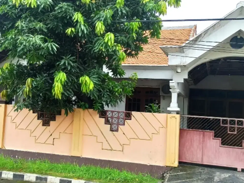 rumah second 1lt besar strategis Surabaya Medokan Asri